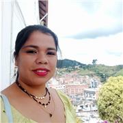 Profesora con título de administradora imparte place de economía, administración y matemática